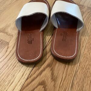 Adelisa & Co Cream and Brown Slide Sandals kid’s size 30